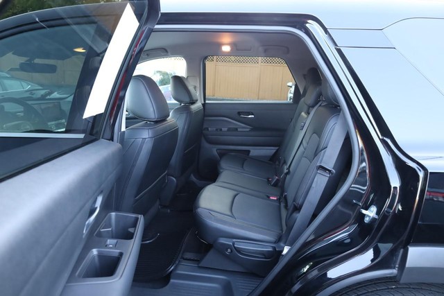 Nissan Pathfinder Vehicle Image 23