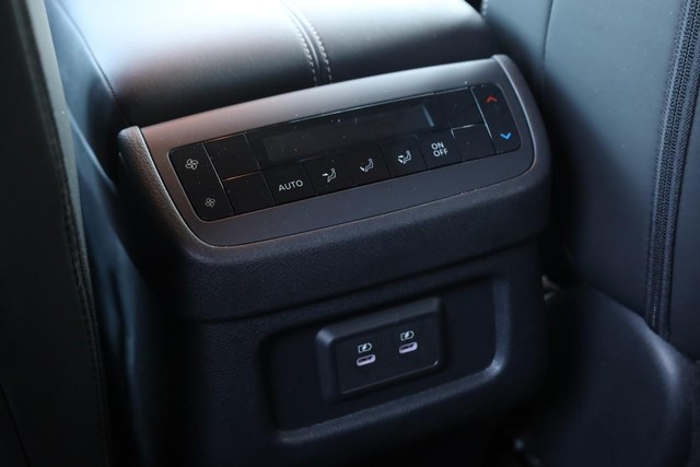 Nissan Pathfinder Vehicle Image 24