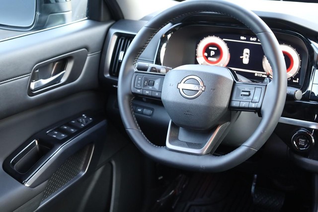Nissan Pathfinder Vehicle Image 26