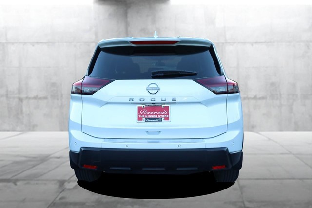 Nissan Rogue Vehicle Full-screen Gallery Image 6