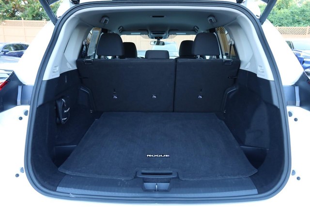 Nissan Rogue Vehicle Full-screen Gallery Image 7