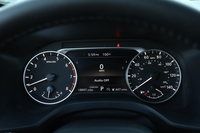 Nissan Rogue Vehicle Full-screen Gallery Image 10