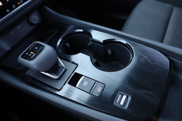 Nissan Rogue Vehicle Full-screen Gallery Image 15