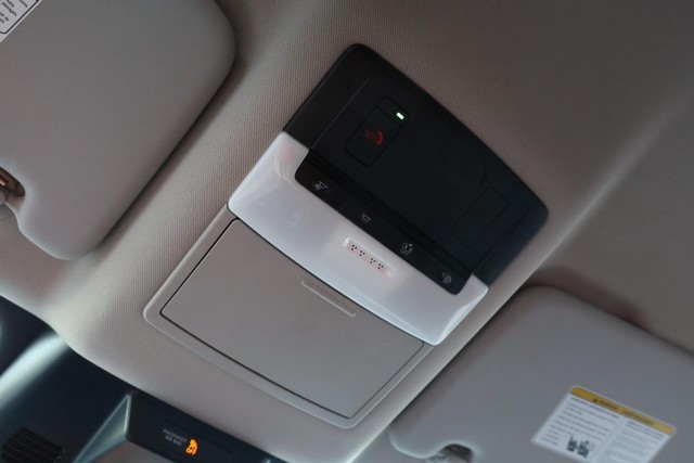 Nissan Rogue Vehicle Full-screen Gallery Image 16