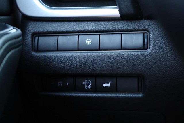 Nissan Rogue Vehicle Full-screen Gallery Image 18