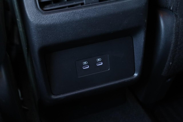 Nissan Rogue Vehicle Full-screen Gallery Image 21