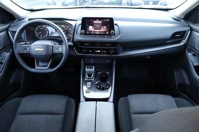 Nissan Rogue Vehicle Full-screen Gallery Image 22