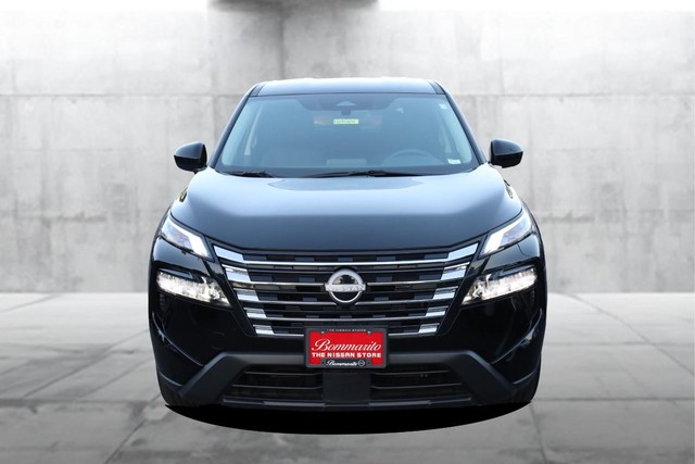 Nissan Rogue Vehicle Full-screen Gallery Image 4