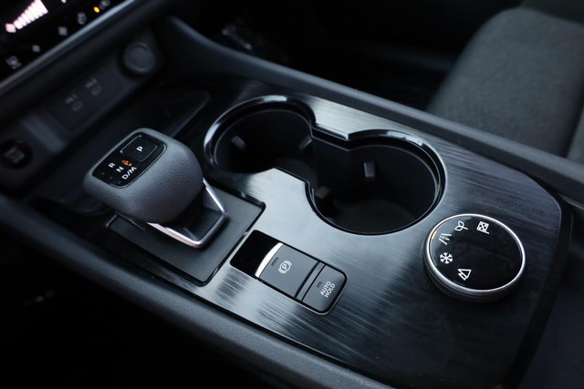 Nissan Rogue Vehicle Full-screen Gallery Image 15