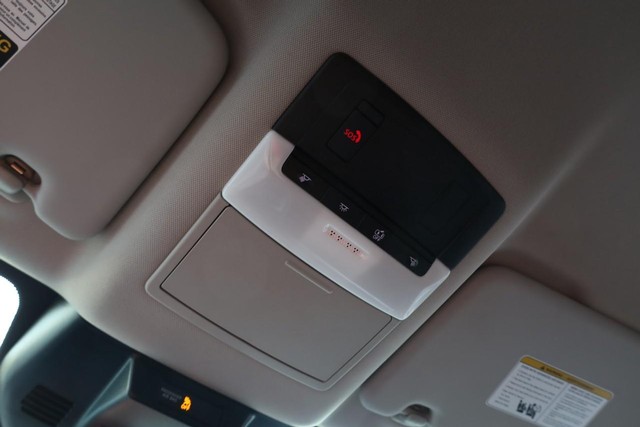 Nissan Rogue Vehicle Full-screen Gallery Image 16