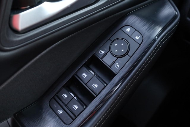 Nissan Rogue Vehicle Full-screen Gallery Image 17