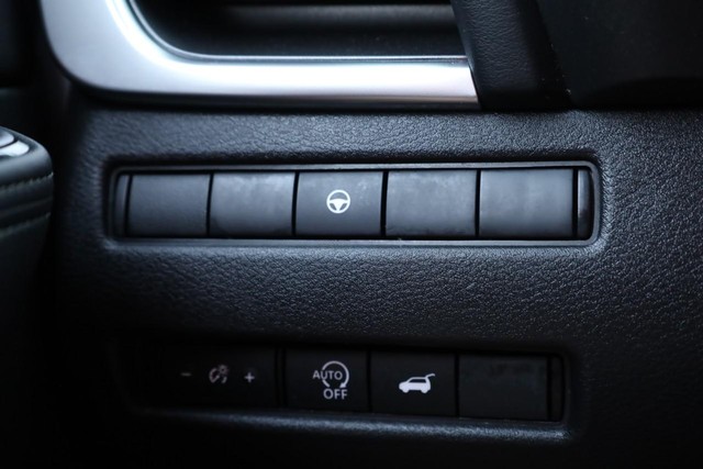 Nissan Rogue Vehicle Full-screen Gallery Image 18