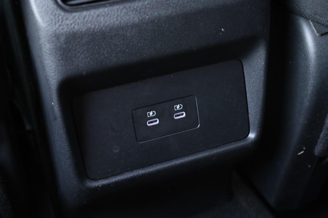 Nissan Rogue Vehicle Full-screen Gallery Image 21