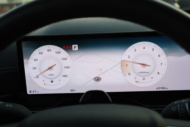 Genesis GV80 Vehicle Full-screen Gallery Image 10