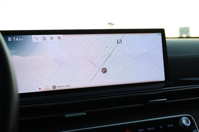 Genesis GV80 Vehicle Full-screen Gallery Image 12