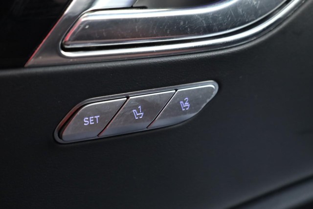 Genesis GV80 Vehicle Full-screen Gallery Image 19