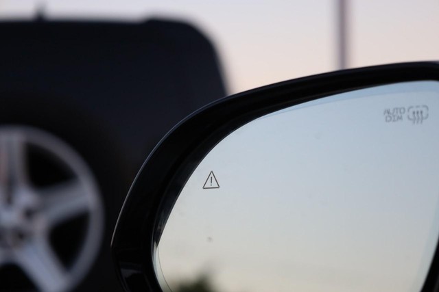 Genesis GV80 Vehicle Full-screen Gallery Image 21