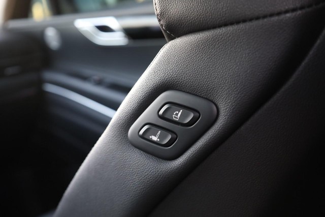 Genesis GV80 Vehicle Full-screen Gallery Image 23