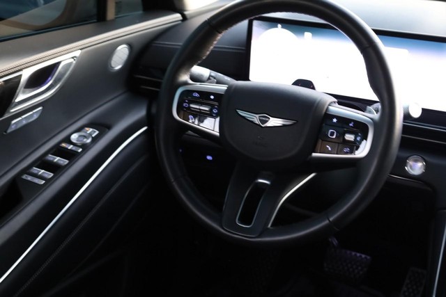 Genesis GV80 Vehicle Full-screen Gallery Image 26