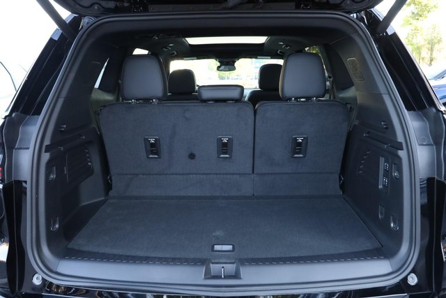 GMC Acadia Vehicle Full-screen Gallery Image 07