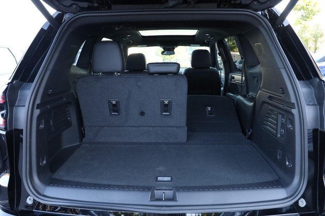 GMC Acadia Vehicle Full-screen Gallery Image 08