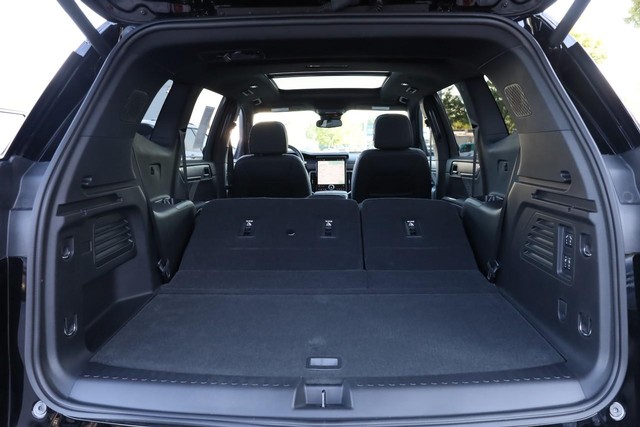 GMC Acadia Vehicle Full-screen Gallery Image 09