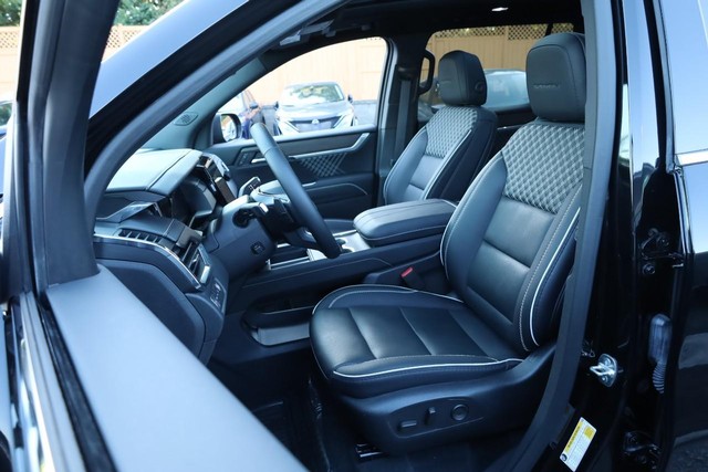 GMC Acadia Vehicle Full-screen Gallery Image 10