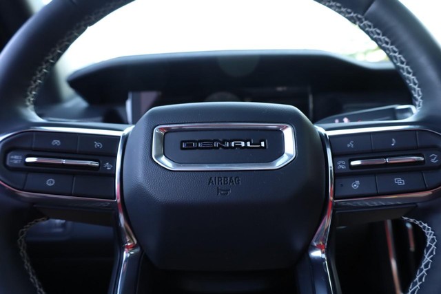 GMC Acadia Vehicle Full-screen Gallery Image 13