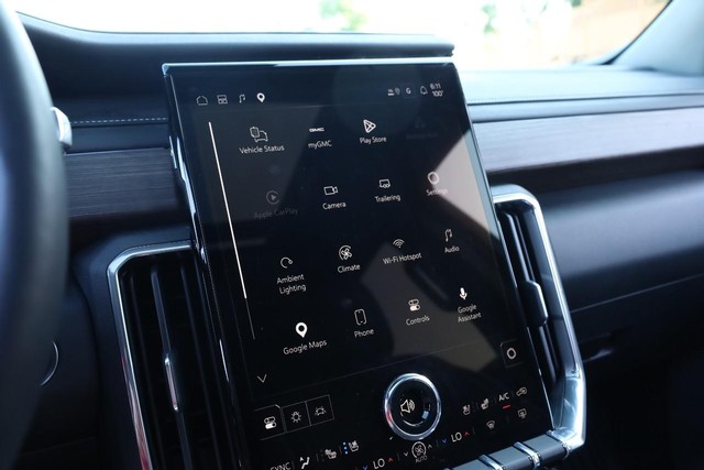 GMC Acadia Vehicle Full-screen Gallery Image 15
