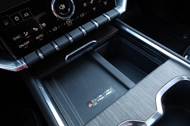 GMC Acadia Vehicle Full-screen Gallery Image 19