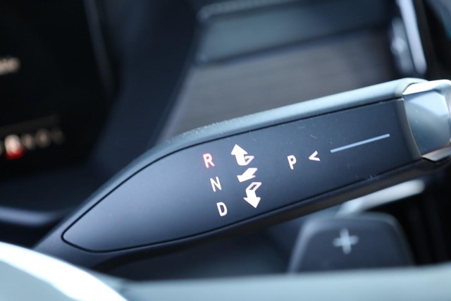 GMC Acadia Vehicle Full-screen Gallery Image 21