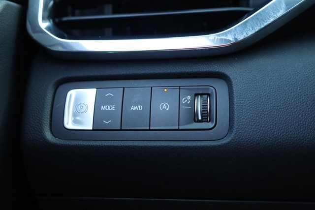 GMC Acadia Vehicle Full-screen Gallery Image 23