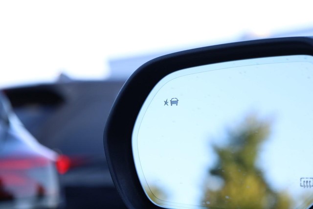 GMC Acadia Vehicle Full-screen Gallery Image 25