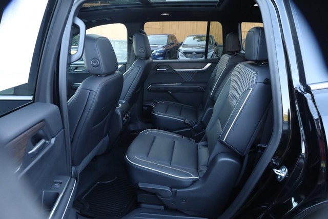 GMC Acadia Vehicle Full-screen Gallery Image 26