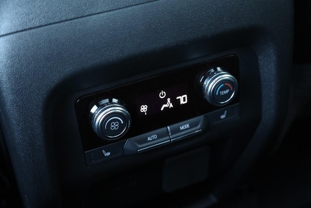 GMC Acadia Vehicle Full-screen Gallery Image 27