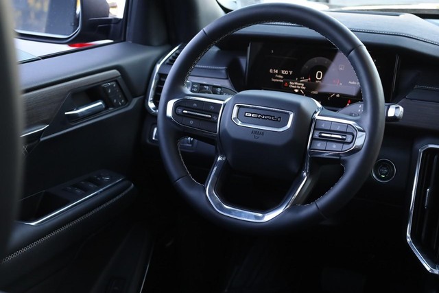 GMC Acadia Vehicle Full-screen Gallery Image 29