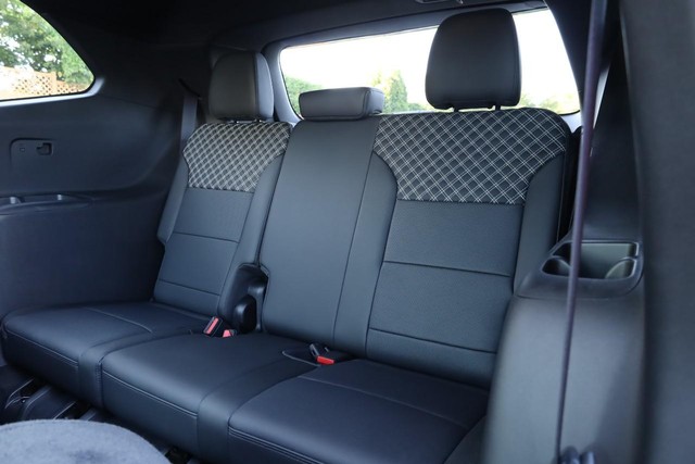 GMC Acadia Vehicle Full-screen Gallery Image 30