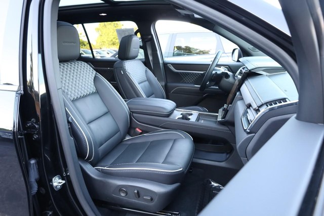 GMC Acadia Vehicle Full-screen Gallery Image 31