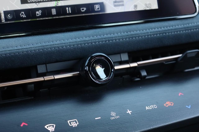 Nissan ARIYA Vehicle Full-screen Gallery Image 14