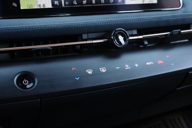 Nissan ARIYA Vehicle Full-screen Gallery Image 15