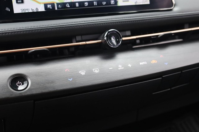 Nissan ARIYA Vehicle Full-screen Gallery Image 15