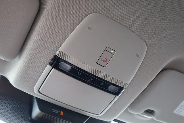Nissan ARIYA Vehicle Full-screen Gallery Image 17