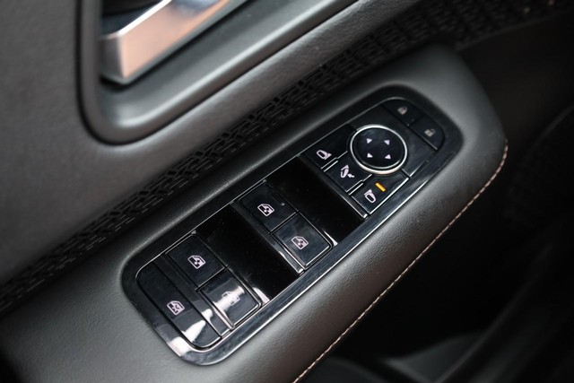 Nissan ARIYA Vehicle Full-screen Gallery Image 18
