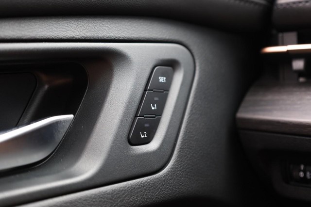 Nissan ARIYA Vehicle Full-screen Gallery Image 19