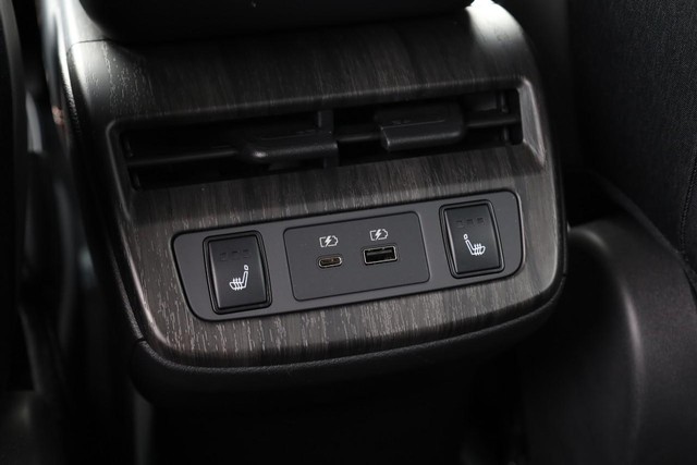 Nissan ARIYA Vehicle Full-screen Gallery Image 23