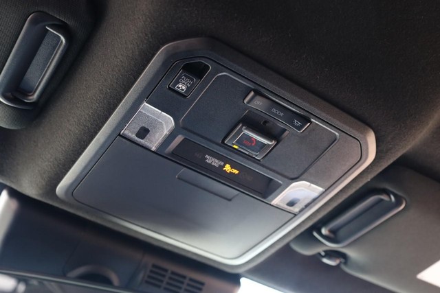 Toyota 4Runner Vehicle Image 16