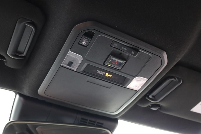 Toyota 4Runner Vehicle Image 17