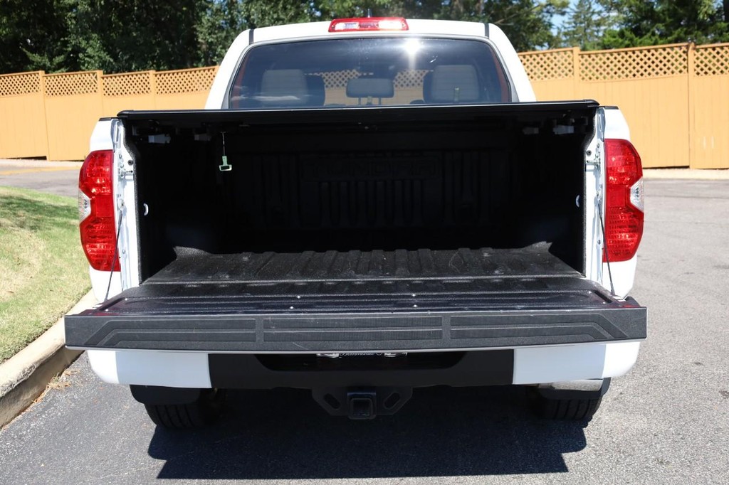 Toyota Tundra 4WD Vehicle Full-screen Gallery Image 7