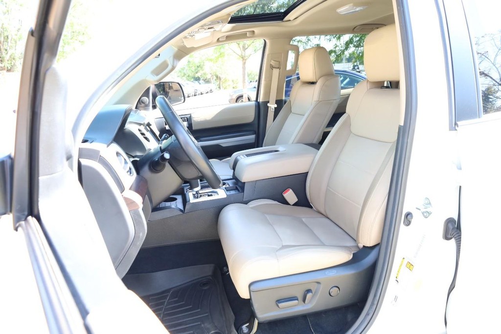 Toyota Tundra 4WD Vehicle Full-screen Gallery Image 8