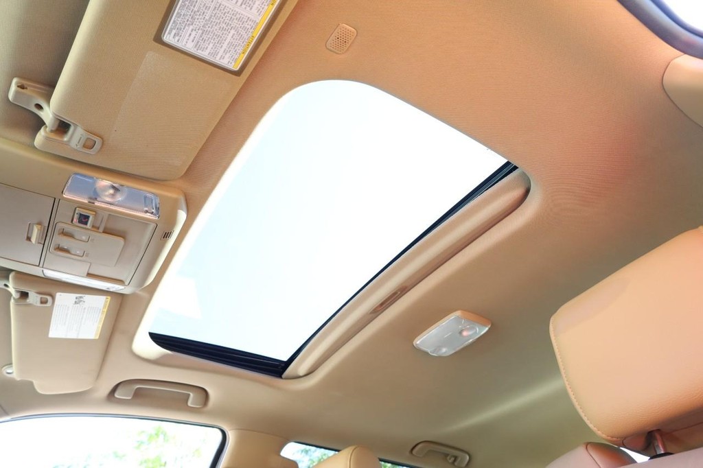 Toyota Tundra 4WD Vehicle Full-screen Gallery Image 9